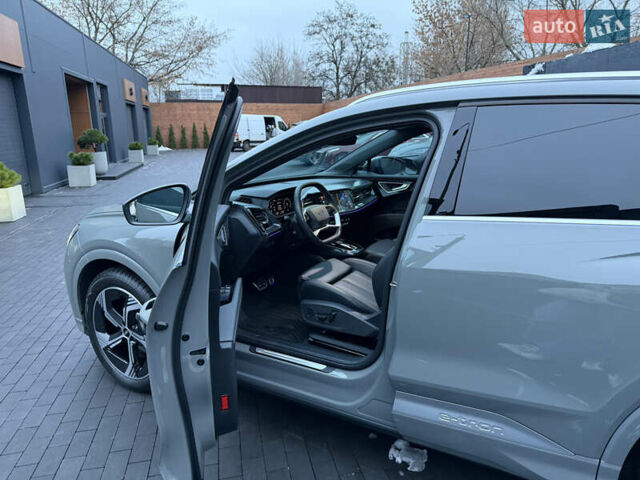 Серый Ауди Q4 e-tron, объемом двигателя 0 л и пробегом 12 тыс. км за 29000 $, фото 9 на Automoto.ua