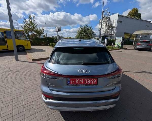 Серый Ауди Q4 e-tron, объемом двигателя 0 л и пробегом 16 тыс. км за 30500 $, фото 4 на Automoto.ua