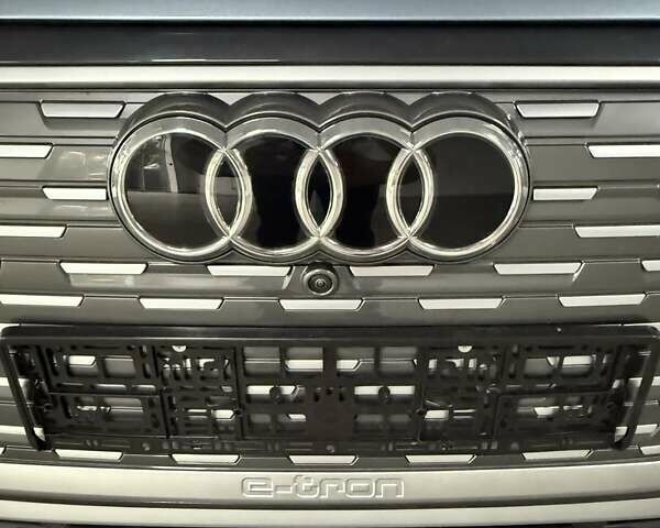Сірий Ауді Q4 e-tron, об'ємом двигуна 0 л та пробігом 3 тис. км за 30600 $, фото 17 на Automoto.ua