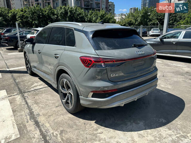 Серый Ауди Q4 e-tron, объемом двигателя 0 л и пробегом 3 тыс. км за 28700 $, фото 6 на Automoto.ua