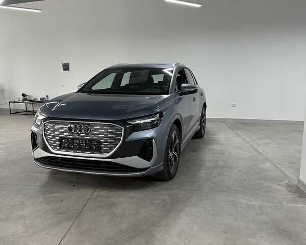 Сірий Ауді Q4 e-tron, об'ємом двигуна 0 л та пробігом 3 тис. км за 30600 $, фото 2 на Automoto.ua