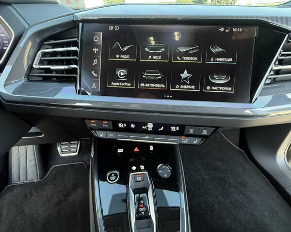 Серый Ауди Q4 e-tron, объемом двигателя 0 л и пробегом 27 тыс. км за 33500 $, фото 24 на Automoto.ua