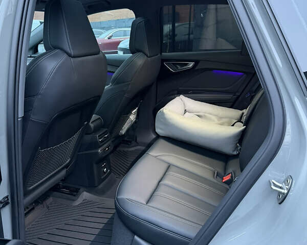 Серый Ауди Q4 e-tron, объемом двигателя 0 л и пробегом 12 тыс. км за 29000 $, фото 15 на Automoto.ua