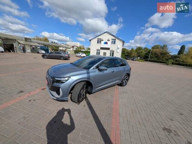 Серый Ауди Q4 e-tron, объемом двигателя 0 л и пробегом 16 тыс. км за 30500 $, фото 2 на Automoto.ua