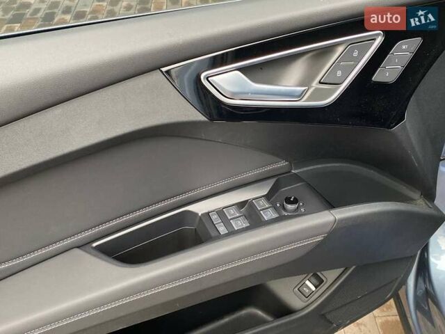Серый Ауди Q4 e-tron, объемом двигателя 0 л и пробегом 9 тыс. км за 29500 $, фото 13 на Automoto.ua