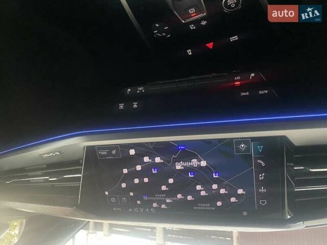 Серый Ауди Q4 e-tron, объемом двигателя 0 л и пробегом 2 тыс. км за 38200 $, фото 24 на Automoto.ua