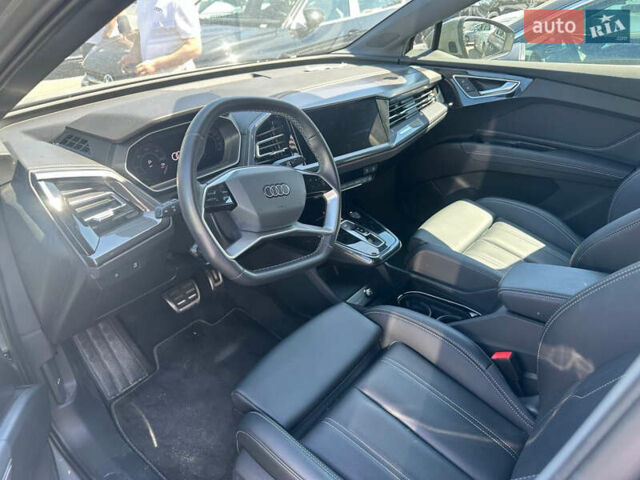 Серый Ауди Q4 e-tron, объемом двигателя 0 л и пробегом 3 тыс. км за 28700 $, фото 3 на Automoto.ua