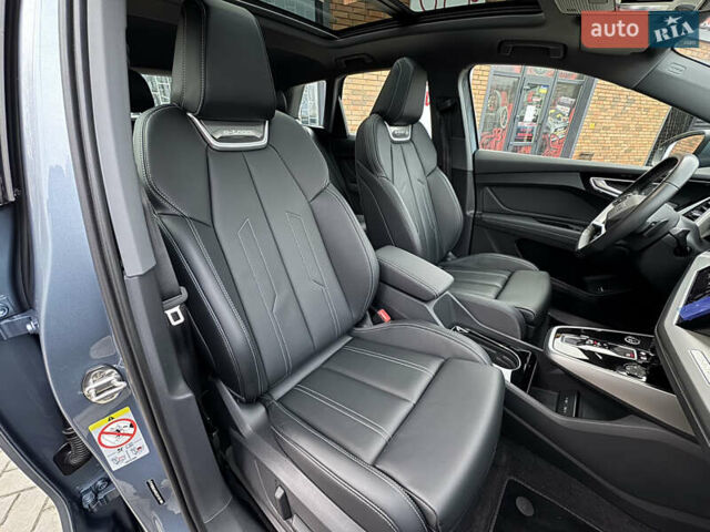 Серый Ауди Q4 e-tron, объемом двигателя 0 л и пробегом 17 тыс. км за 29500 $, фото 9 на Automoto.ua