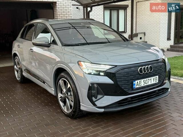 Серый Ауди Q4 e-tron, объемом двигателя 0 л и пробегом 2 тыс. км за 38200 $, фото 4 на Automoto.ua