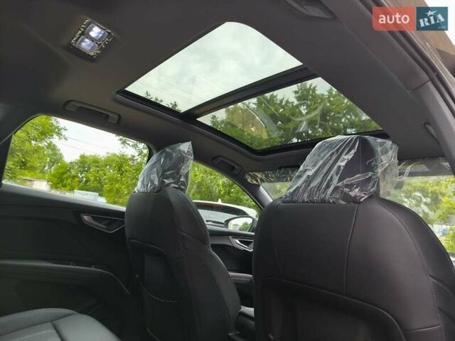 Сірий Ауді Q4 e-tron, об'ємом двигуна 0 л та пробігом 1 тис. км за 32599 $, фото 35 на Automoto.ua