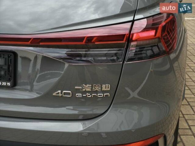 Сірий Ауді Q4 e-tron, об'ємом двигуна 0 л та пробігом 1 тис. км за 32599 $, фото 5 на Automoto.ua