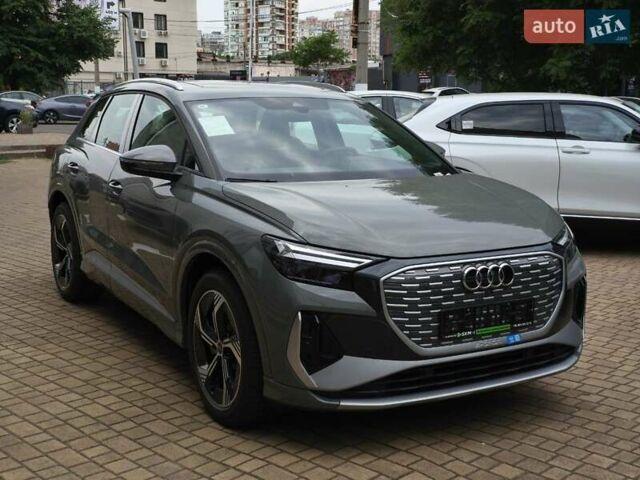 Серый Ауди Q4 e-tron, объемом двигателя 0 л и пробегом 1 тыс. км за 32499 $, фото 1 на Automoto.ua