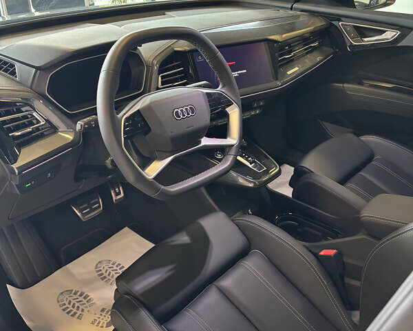 Сірий Ауді Q4 e-tron, об'ємом двигуна 0 л та пробігом 1 тис. км за 32000 $, фото 8 на Automoto.ua
