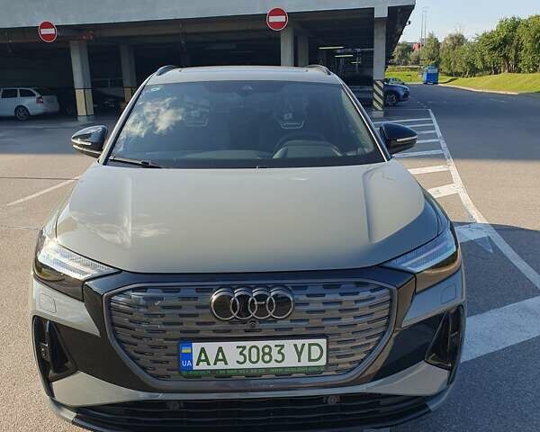 Сірий Ауді Q4 e-tron, об'ємом двигуна 0 л та пробігом 5 тис. км за 45500 $, фото 2 на Automoto.ua