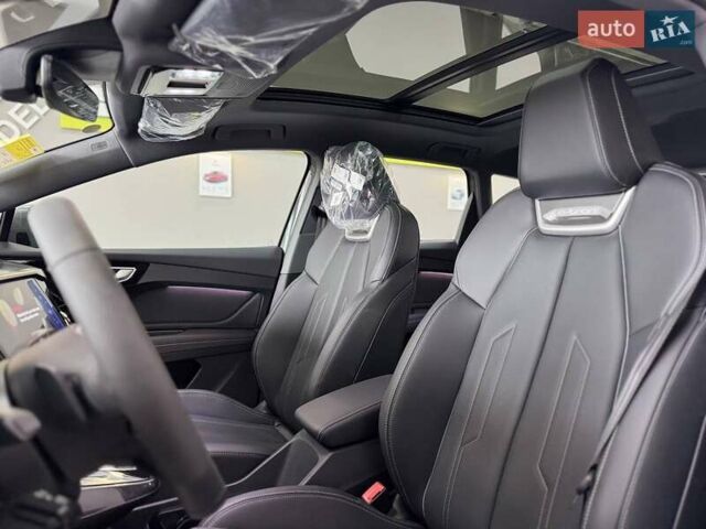Серый Ауди Q4 e-tron, объемом двигателя 0 л и пробегом 1 тыс. км за 32499 $, фото 9 на Automoto.ua