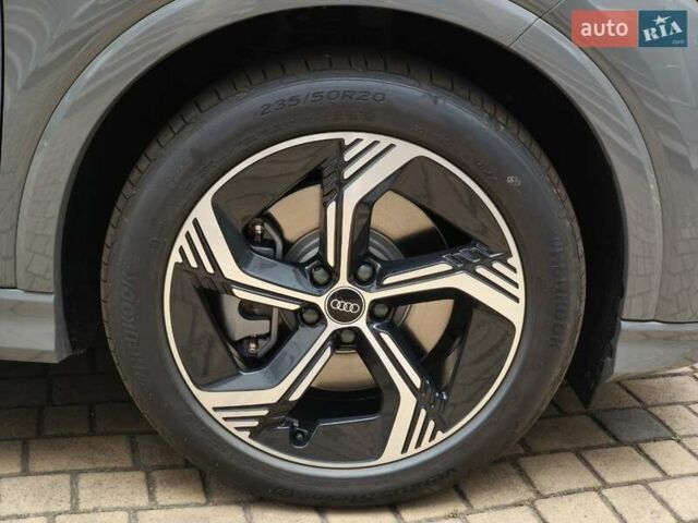 Сірий Ауді Q4 e-tron, об'ємом двигуна 0 л та пробігом 1 тис. км за 32599 $, фото 13 на Automoto.ua