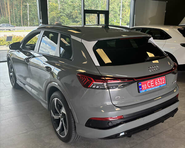 Сірий Ауді Q4 e-tron, об'ємом двигуна 0 л та пробігом 1 тис. км за 32000 $, фото 4 на Automoto.ua