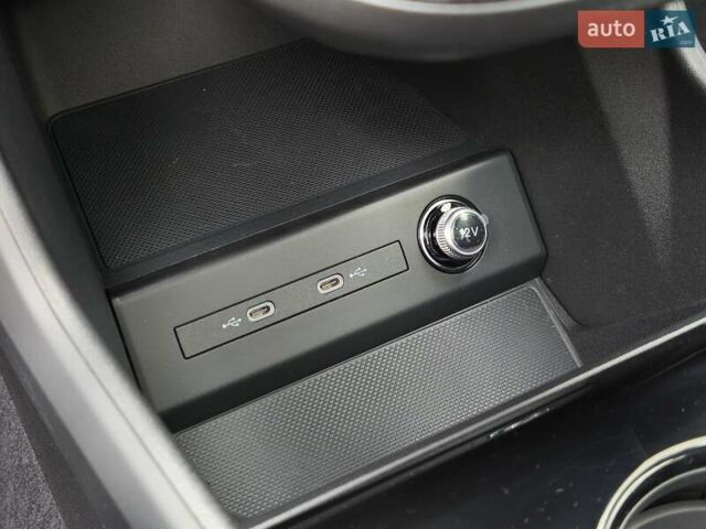 Сірий Ауді Q4 e-tron, об'ємом двигуна 0 л та пробігом 1 тис. км за 32599 $, фото 27 на Automoto.ua