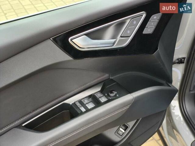 Сірий Ауді Q4 e-tron, об'ємом двигуна 0 л та пробігом 1 тис. км за 32599 $, фото 14 на Automoto.ua