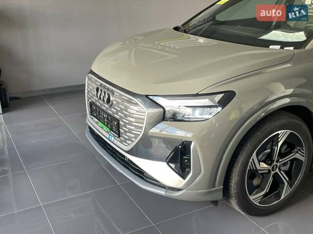 Серый Ауди Q4 e-tron, объемом двигателя 0 л и пробегом 1 тыс. км за 32499 $, фото 1 на Automoto.ua