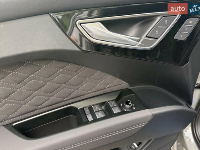 Сірий Ауді Q4 e-tron, об'ємом двигуна 0 л та пробігом 5 тис. км за 45500 $, фото 12 на Automoto.ua