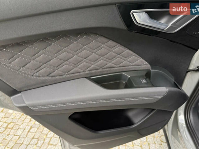 Сірий Ауді Q4 e-tron, об'ємом двигуна 0 л та пробігом 5 тис. км за 45500 $, фото 14 на Automoto.ua