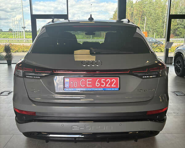 Сірий Ауді Q4 e-tron, об'ємом двигуна 0 л та пробігом 1 тис. км за 32000 $, фото 5 на Automoto.ua