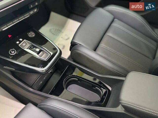 Серый Ауди Q4 e-tron, объемом двигателя 0 л и пробегом 1 тыс. км за 32499 $, фото 12 на Automoto.ua