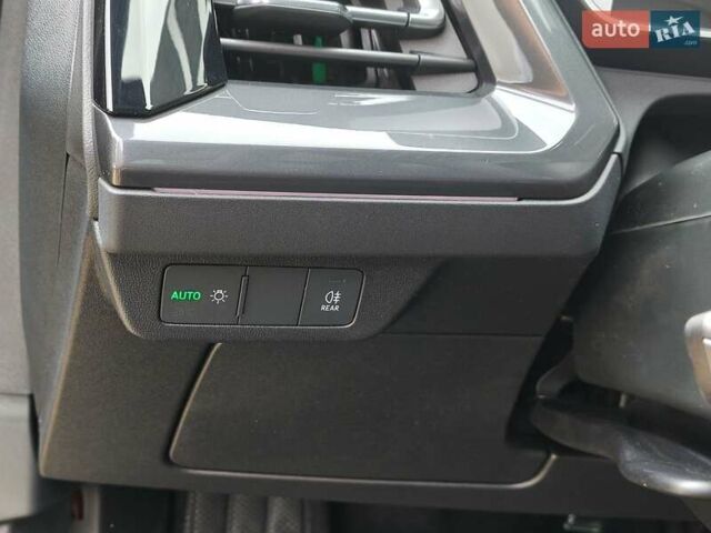 Сірий Ауді Q4 e-tron, об'ємом двигуна 0 л та пробігом 1 тис. км за 32599 $, фото 15 на Automoto.ua
