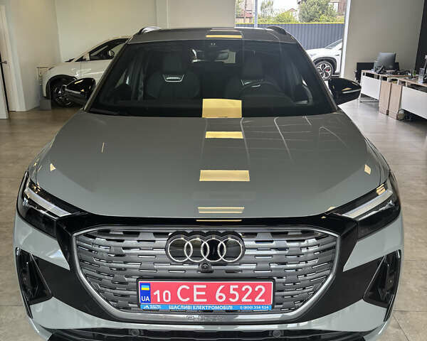 Сірий Ауді Q4 e-tron, об'ємом двигуна 0 л та пробігом 1 тис. км за 32000 $, фото 1 на Automoto.ua