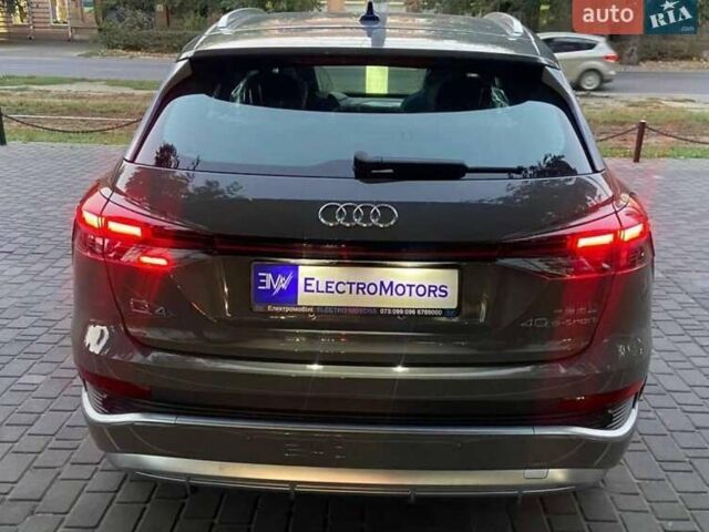 Серый Ауди Q4 e-tron, объемом двигателя 0 л и пробегом 1 тыс. км за 33499 $, фото 7 на Automoto.ua