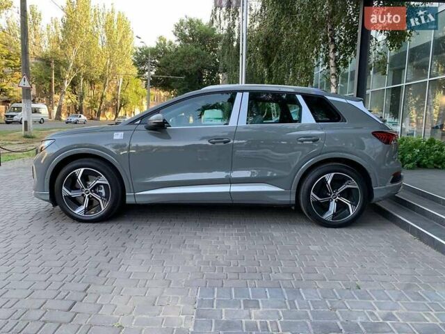 Сірий Ауді Q4 e-tron, об'ємом двигуна 0 л та пробігом 1 тис. км за 33199 $, фото 20 на Automoto.ua