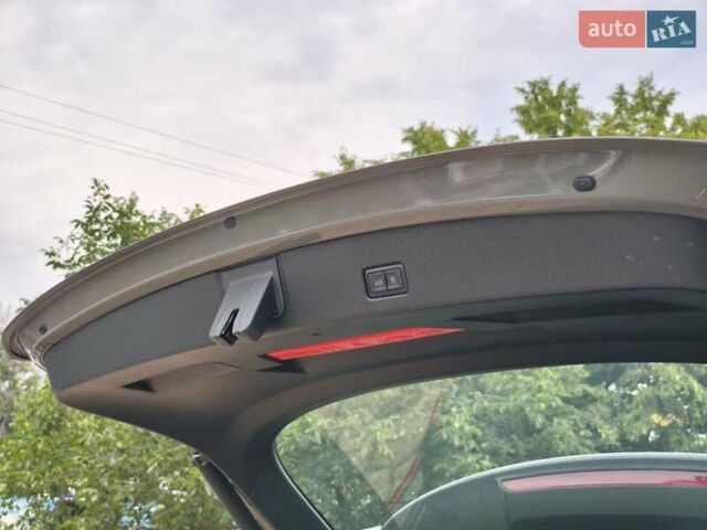 Сірий Ауді Q4 e-tron, об'ємом двигуна 0 л та пробігом 1 тис. км за 32599 $, фото 4 на Automoto.ua
