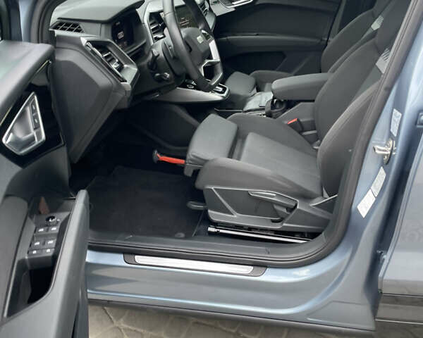 Синий Ауди Q4 e-tron, объемом двигателя 0 л и пробегом 90 тыс. км за 27000 $, фото 6 на Automoto.ua
