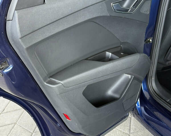 Синий Ауди Q4 e-tron, объемом двигателя 0 л и пробегом 86 тыс. км за 26500 $, фото 8 на Automoto.ua