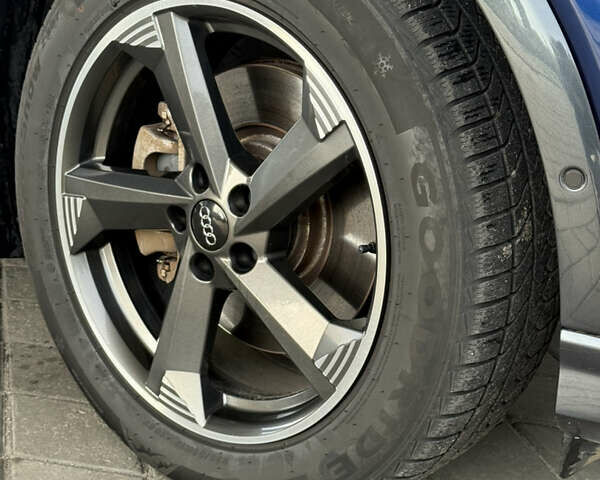 Синий Ауди Q4 e-tron, объемом двигателя 0 л и пробегом 86 тыс. км за 26500 $, фото 3 на Automoto.ua