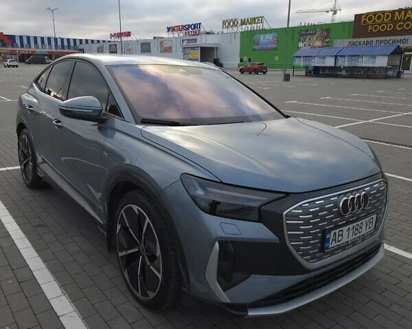 Синий Ауди Q4 e-tron, объемом двигателя 0 л и пробегом 27 тыс. км за 49000 $, фото 1 на Automoto.ua
