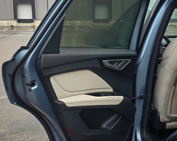 Синій Ауді Q4 e-tron, об'ємом двигуна 0 л та пробігом 59 тис. км за 26590 $, фото 28 на Automoto.ua