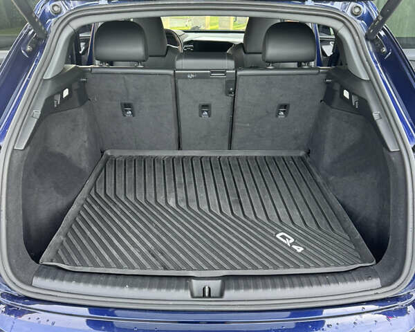 Синий Ауди Q4 e-tron, объемом двигателя 0 л и пробегом 76 тыс. км за 26800 $, фото 22 на Automoto.ua