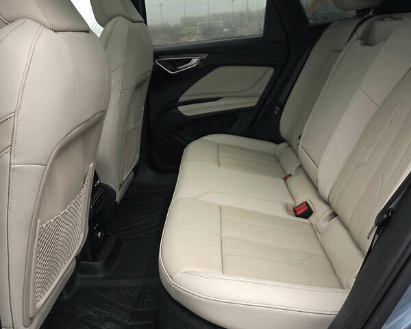 Синій Ауді Q4 e-tron, об'ємом двигуна 0 л та пробігом 59 тис. км за 26590 $, фото 31 на Automoto.ua