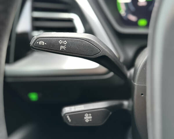 Синий Ауди Q4 e-tron, объемом двигателя 0 л и пробегом 12 тыс. км за 32000 $, фото 64 на Automoto.ua