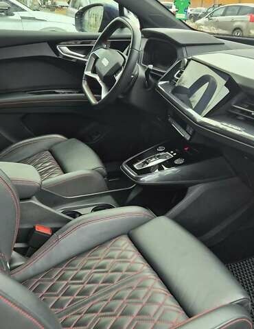 Синий Ауди Q4 e-tron, объемом двигателя 0 л и пробегом 29 тыс. км за 33400 $, фото 11 на Automoto.ua