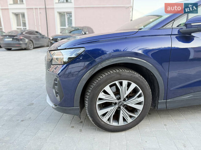 Синий Ауди Q4 e-tron, объемом двигателя 0 л и пробегом 57 тыс. км за 29800 $, фото 4 на Automoto.ua