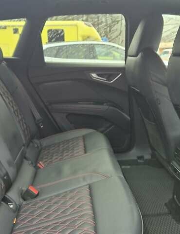 Синий Ауди Q4 e-tron, объемом двигателя 0 л и пробегом 29 тыс. км за 33400 $, фото 24 на Automoto.ua