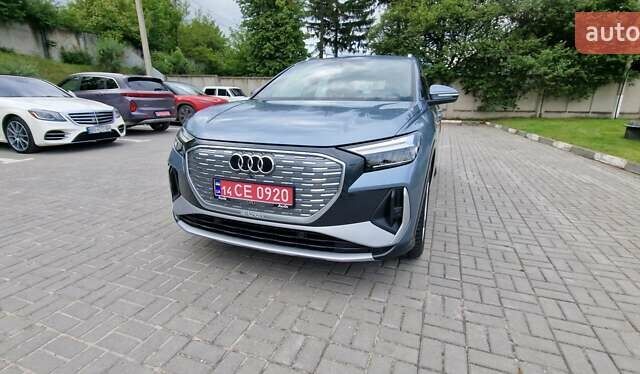 Синий Ауди Q4 e-tron, объемом двигателя 0 л и пробегом 77 тыс. км за 27999 $, фото 4 на Automoto.ua
