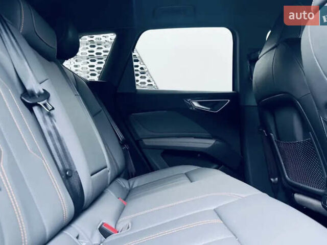 Синий Ауди Q4 e-tron, объемом двигателя 0 л и пробегом 6 тыс. км за 27500 $, фото 5 на Automoto.ua