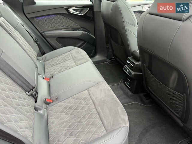 Синий Ауди Q4 e-tron, объемом двигателя 0 л и пробегом 18 тыс. км за 33000 $, фото 11 на Automoto.ua