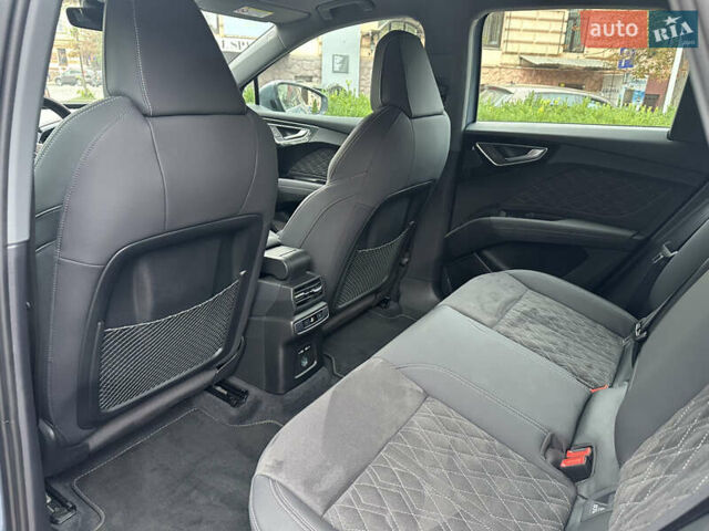 Синий Ауди Q4 e-tron, объемом двигателя 0 л и пробегом 17 тыс. км за 34900 $, фото 10 на Automoto.ua