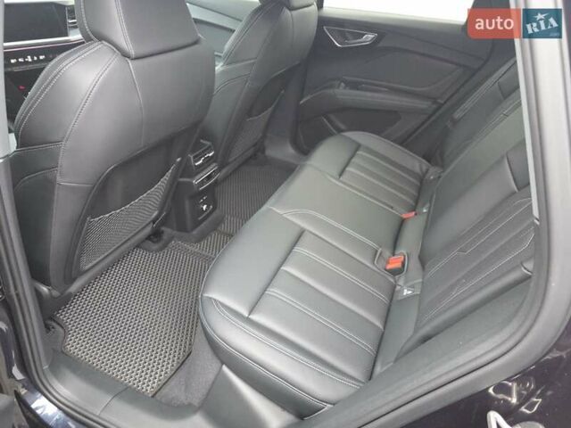 Синій Ауді Q4 e-tron, об'ємом двигуна 0 л та пробігом 2 тис. км за 27500 $, фото 6 на Automoto.ua