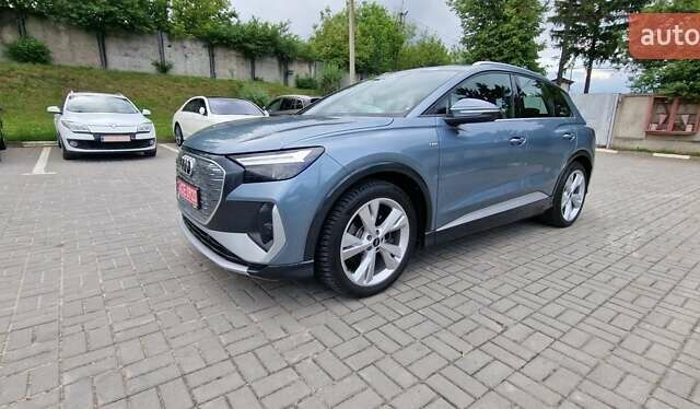 Синий Ауди Q4 e-tron, объемом двигателя 0 л и пробегом 77 тыс. км за 27999 $, фото 1 на Automoto.ua